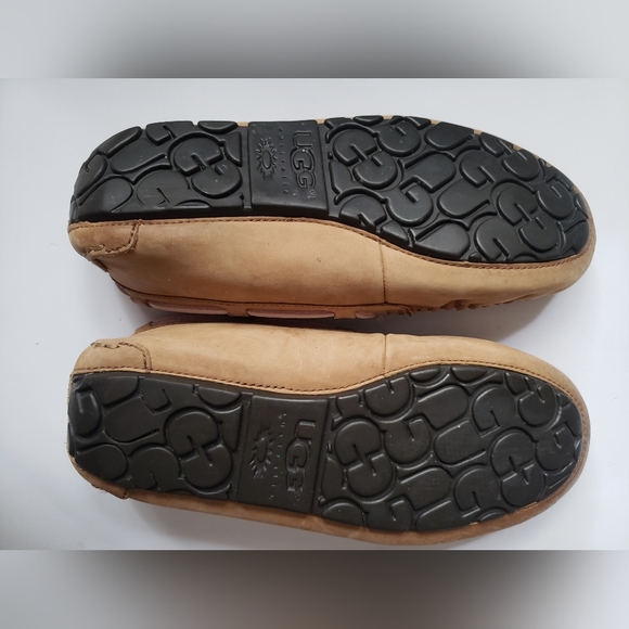 UGG Women's Dakota Moccasin Slippers Size 38  7 US - Picture 8 of 10